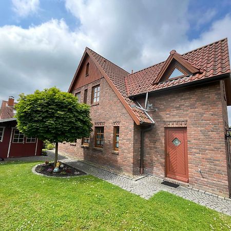 Ferienhaus Henny: 6 Geh-Minuten Vom Hafen. Privater Garten Jemgum Exteriör bild